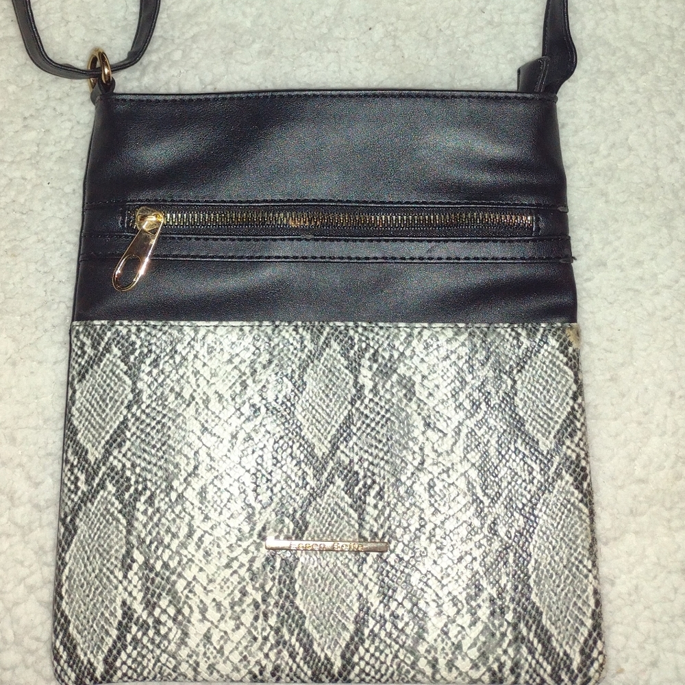 Essen Bella Crossbody/Shoulder Bag